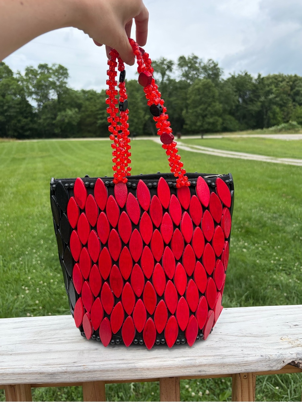 ART DECO‎ VINTAGE WOOD BEADED PURSE RED BLACK DRAGON SCALE BEADED HANDLE